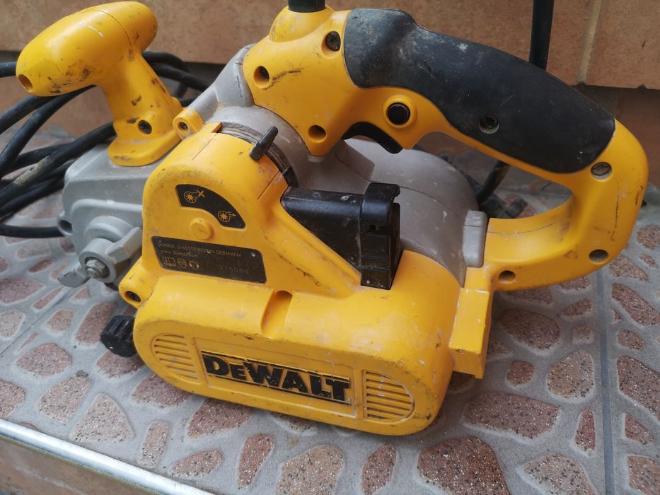 Лентов Шлайф De Walt dw433 800Wat 259/427м/s