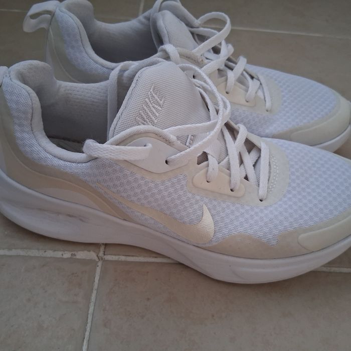 Дамски бели обувки NIKE