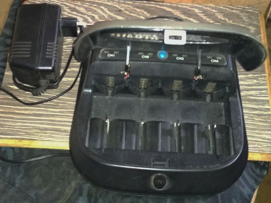 Универсальное зарядное устройство VARTA