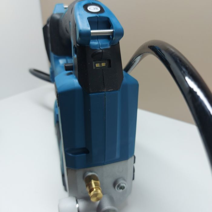 Акумулаторен такаламит(гресьорка) Makita DGP180Z