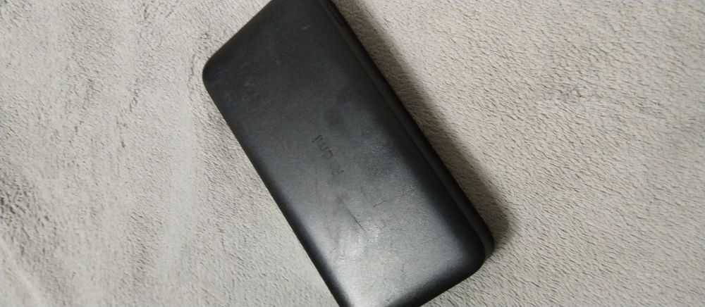 Повербанк Redmi.