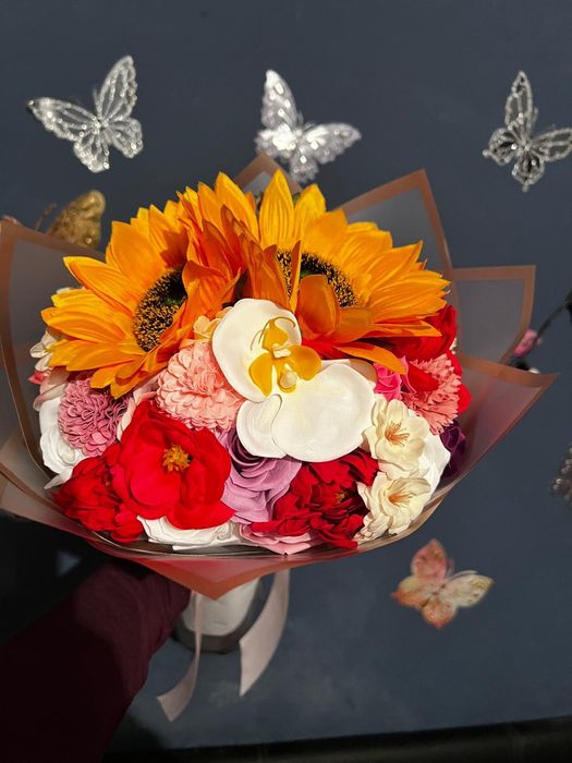 Idei de cadou buchet trandafiri cu mesaj personalizat