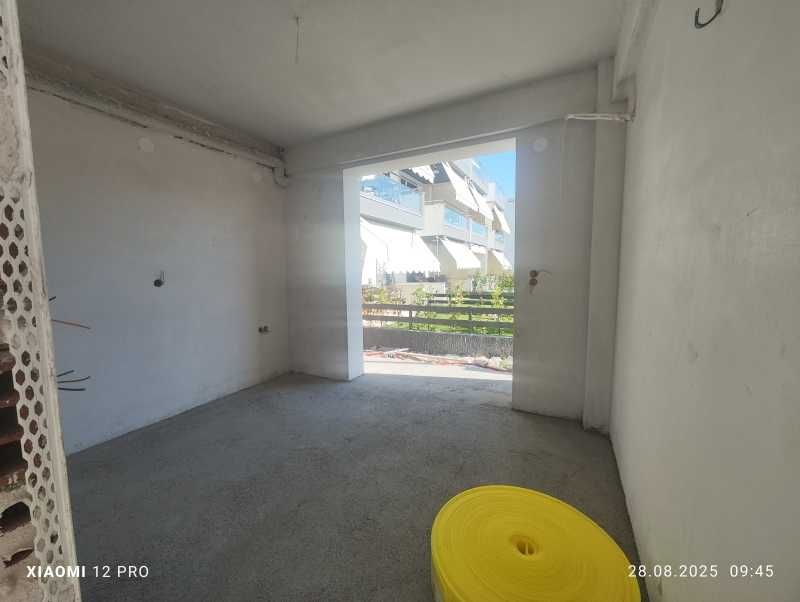 Гарсониера на партерен етаж с парко място в Паралия Офринио