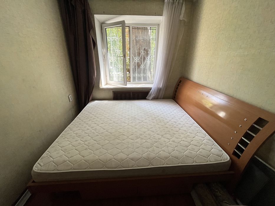 кровать с матрасом