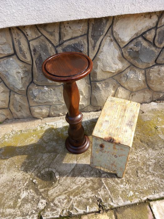 De vânzare scăunel din lemn nemodificat