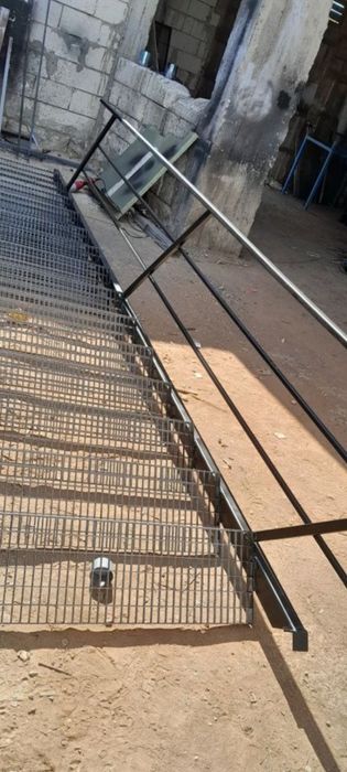 Scari zincate pe comandă