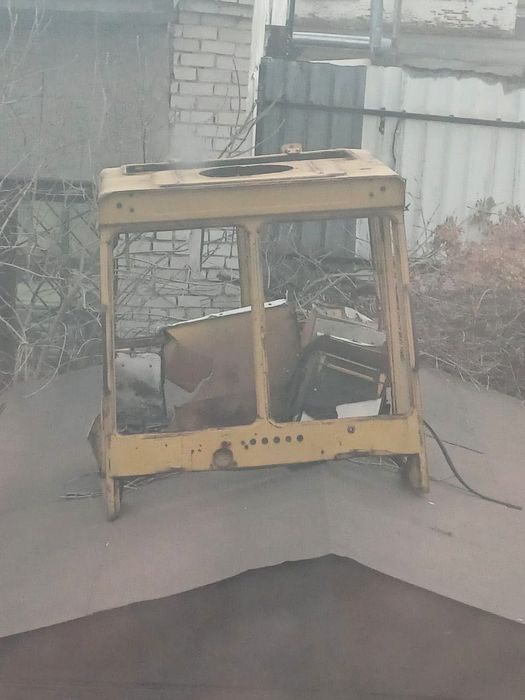 Продам кабину для трактора