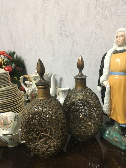 Старинные штофы бутыли