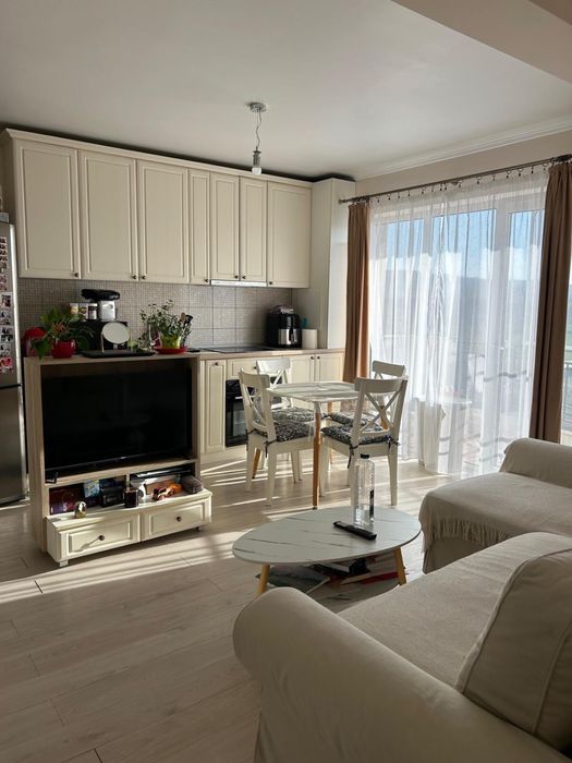 Inchiriez apartament Floresti