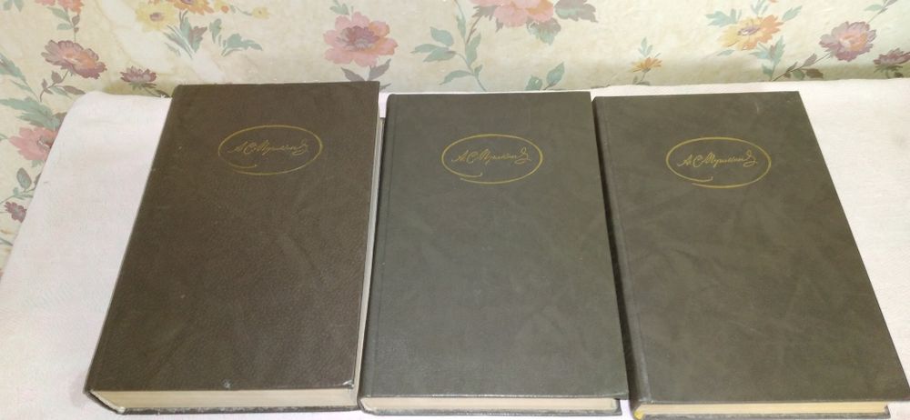 Художественные книги. Смотрите 5 фото Читайте описании