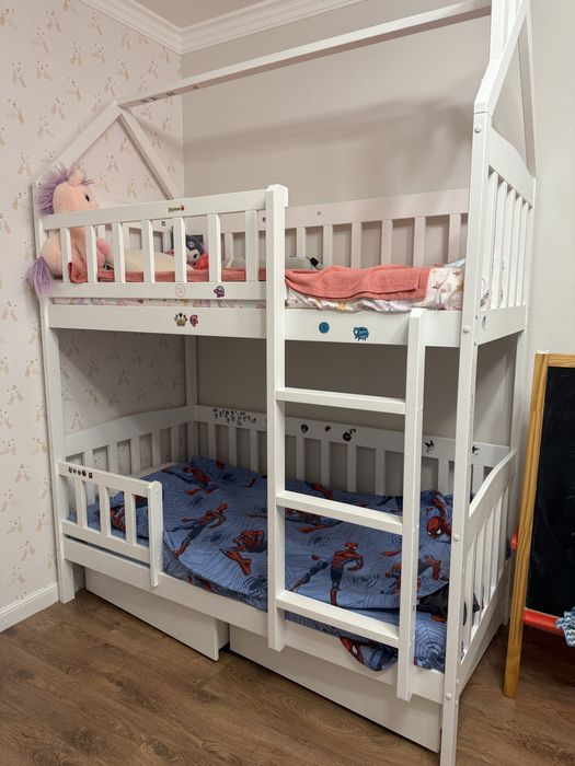 Двухьярусная кровать