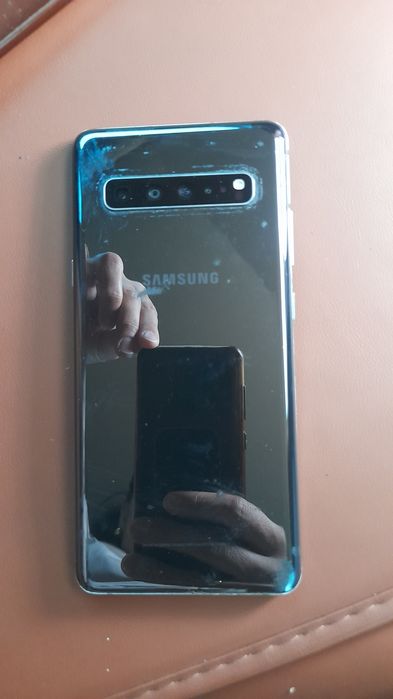 Продаю Самсунг S10 5G