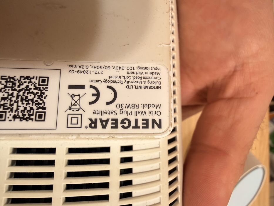 Vand router Orbi RBR 40 cu 2 sateliti