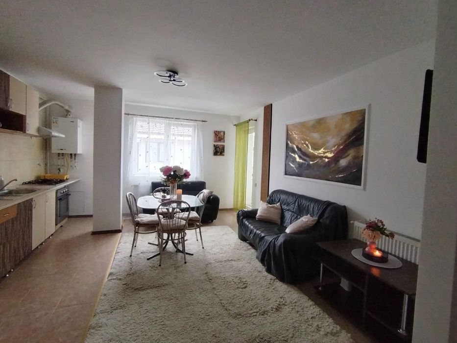 Închiriez aprt. cochet 2 cam. 299 E , open space