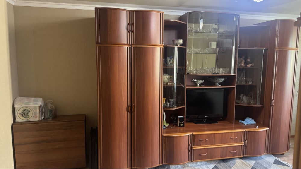 Гарнитур в гостиную , горка