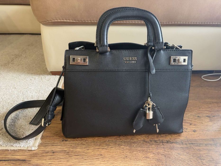 Дамска чанта Guess