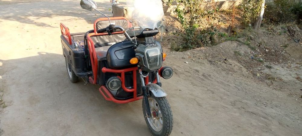 Akumlyator sotiladi 6.12volt 32amperlik yangi