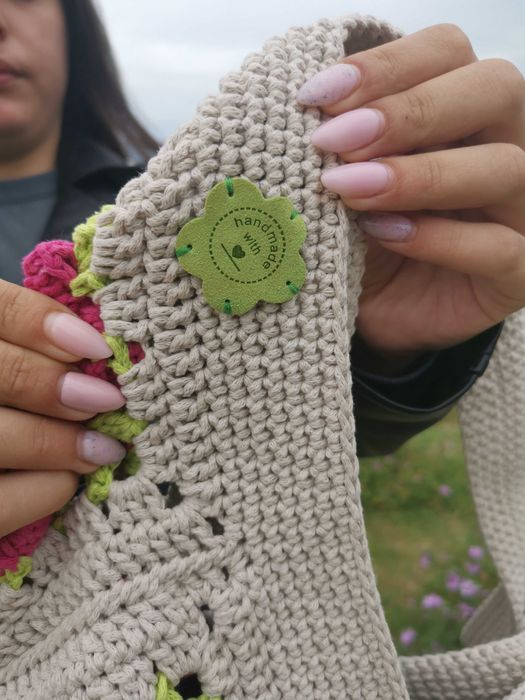 Чанта ръчно плетиво с мотив роза