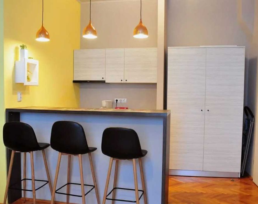 Дава се под наем Двустаен апартамент в Пловдив, Въстанически - 65 кв.м за 306 € - Снимка #1