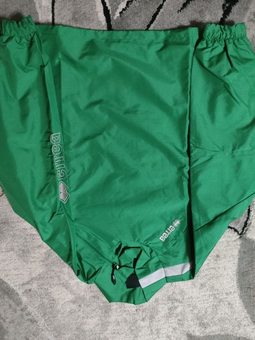 Geaca Errea originala de ploaie cu plasa. Semn Brodat