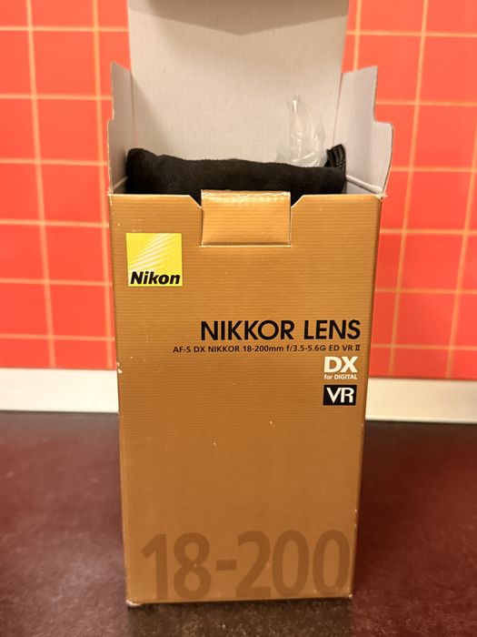 Nikon AF-S DX 18-200mm f 3.5-5.6G ED VR II, complet, în cutie