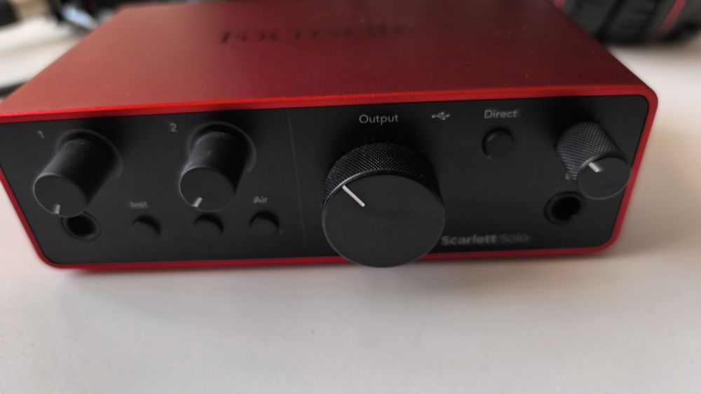Focusrite colo звуковая карта.