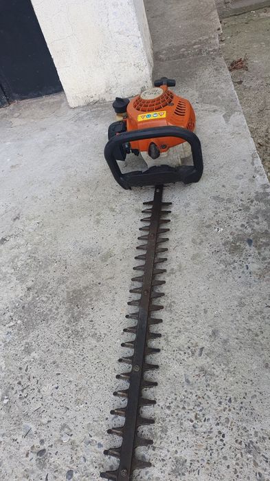 Stihl  hs 45  foarfeca a tuns gard viu