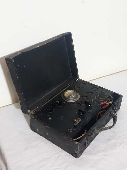 Aparat vechi anii 20,  pt măsurat lampi electronice