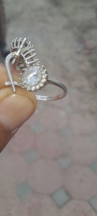 925 proba kumush sotiladi