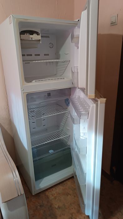 Холодильник  хорошо работает