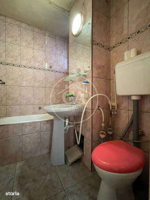 Apartament de vânzare cu 3 camere în zona Nufarul, Oradea