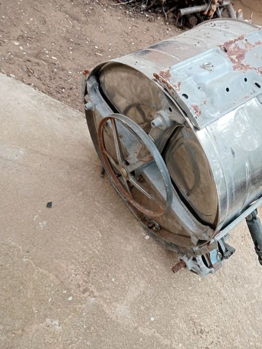 Продам барабан с двигателем от стиральной машины Индезит