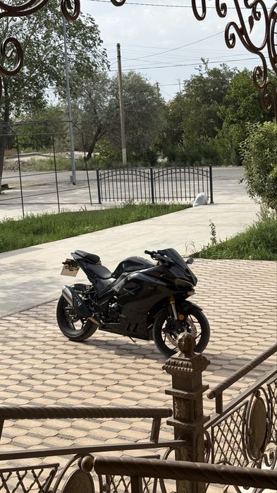 Qora Ducatti 400cc