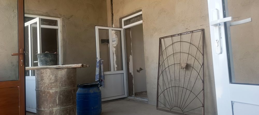 Уй сотилади ховуз  ошхона тандир айвон 3 хона 1 айвон хамма жой блокда