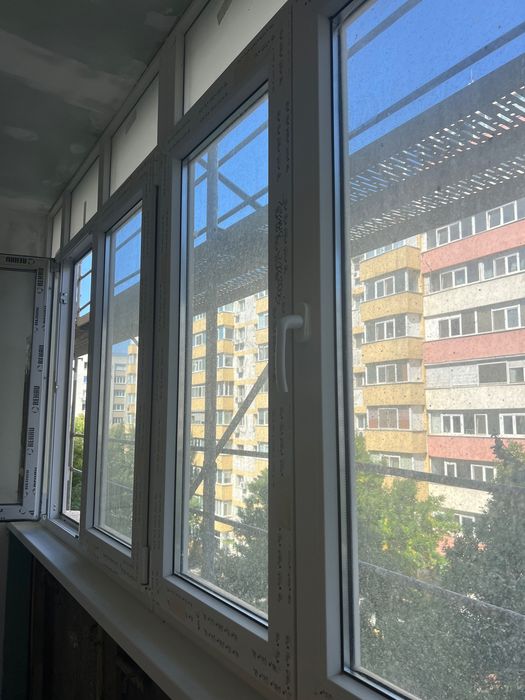 Geamuri termopan balcon noi-profil REHAU