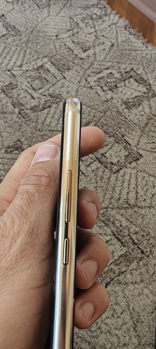 Huawei mate 20 lite impecabil.