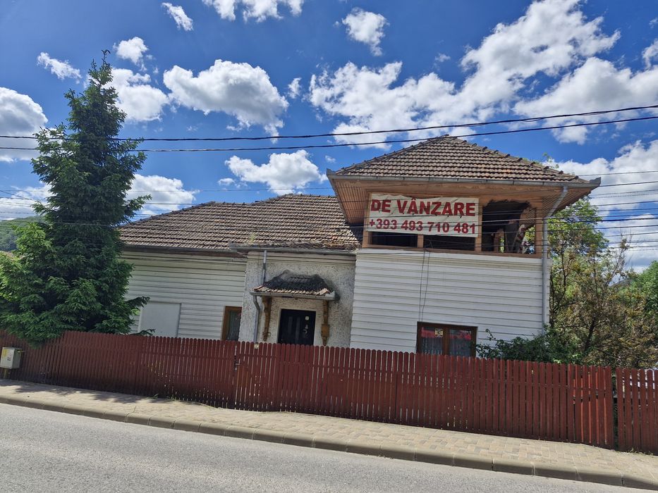Casa la preț de apartament, oraș liniștit, de munte.