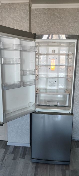 Холодильник LG в хорошем состоянии
