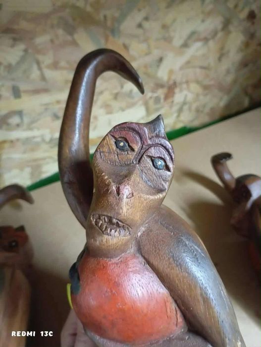 Маймуни дърворезба