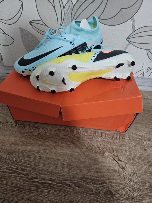 Бутонки. Чисто нови