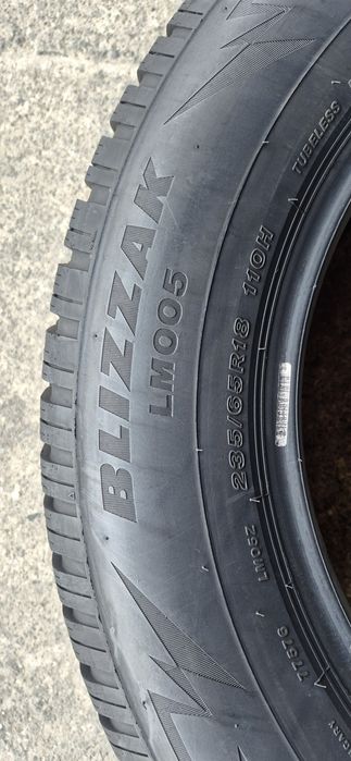 4 anvelope iarna Bridgestone 235/65/18.Pretul este pe bucata.