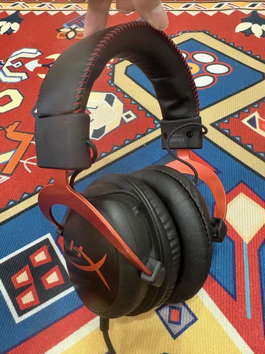 Продаю игровые наушники HyperX Cloud II