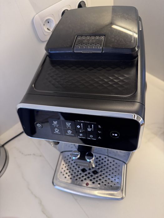 Кафеавтомат Philips Latte Go с приставка за автоматично капучино
