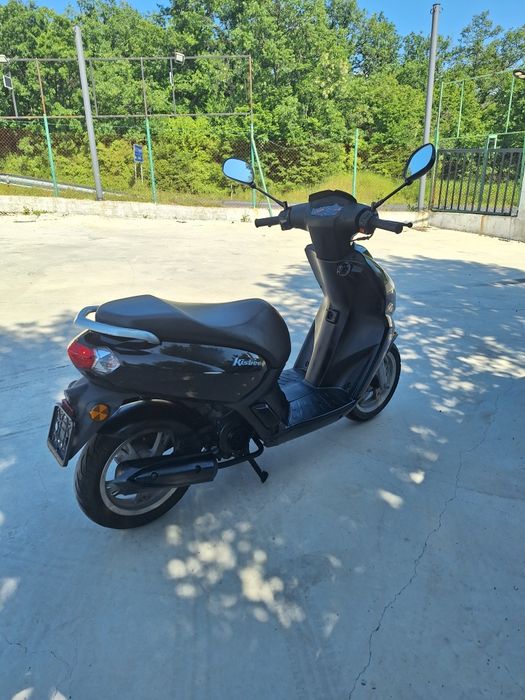 Продава се скутер peugeot kisbee 49