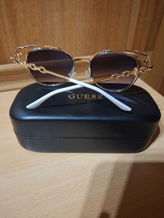 Оригинални очила на Guess