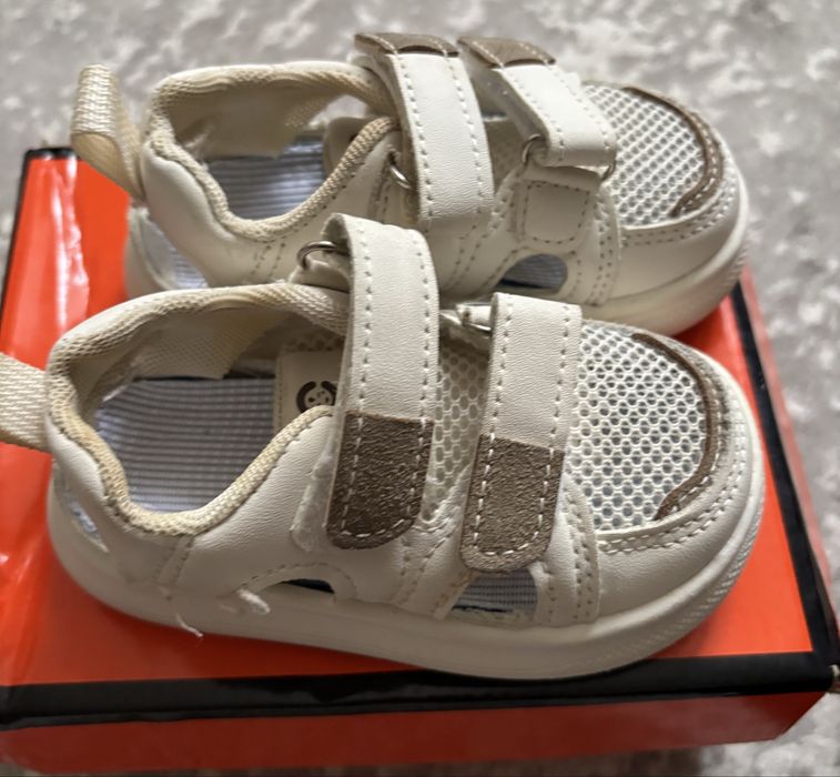 Продам детские сандали