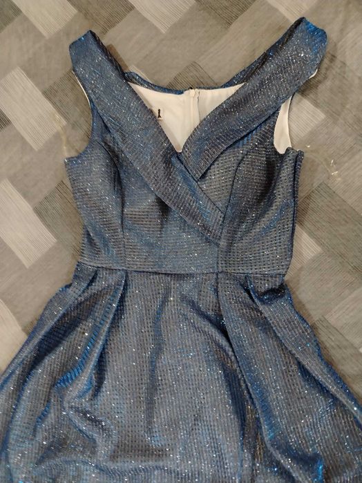 Стархтна е момичета за бал или нещо друго облякана е за 2 часа.