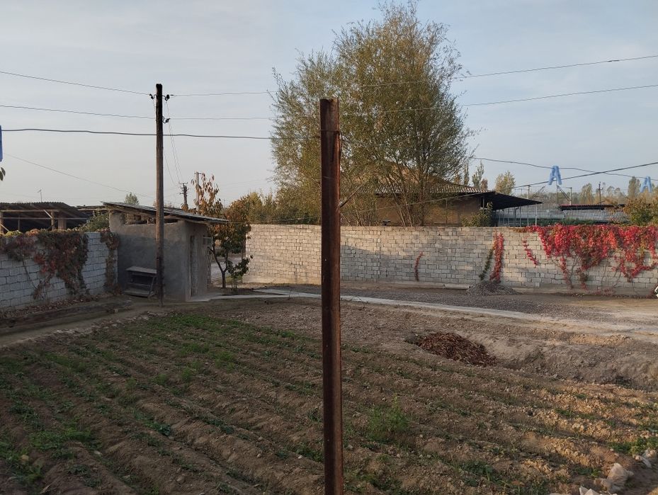 Yer sotiladi 3 sotok 27000$ dan kelishadigon joyi bor