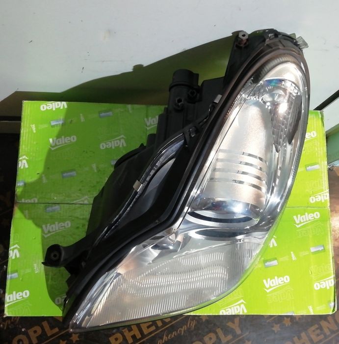 Фар Фарове Mercedes CLS W219 Hella Bi-xenon AFS / Мерцедес ЦЛС HELLA.