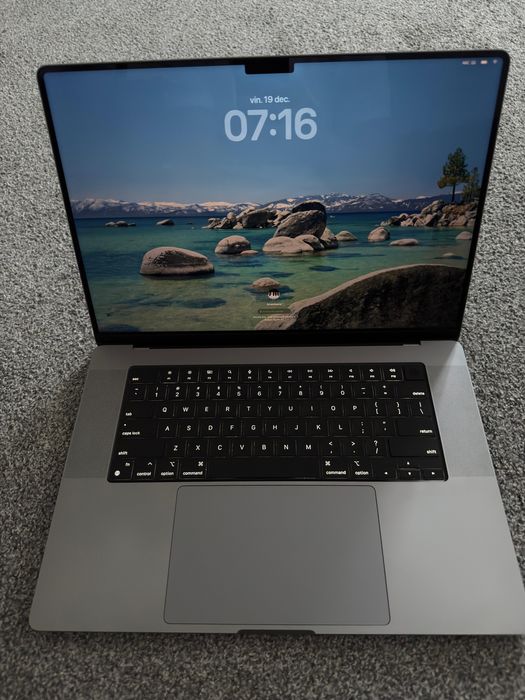 MacBook Pro 16inch M1 Max 64 RAM 2TB SSD